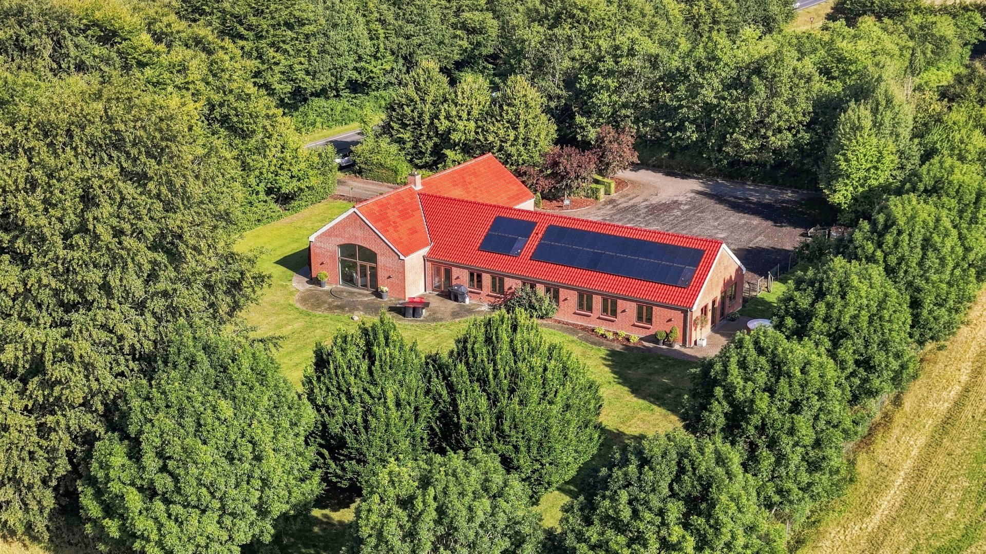 Ringkøbingvej 232, billede 1 af 37
